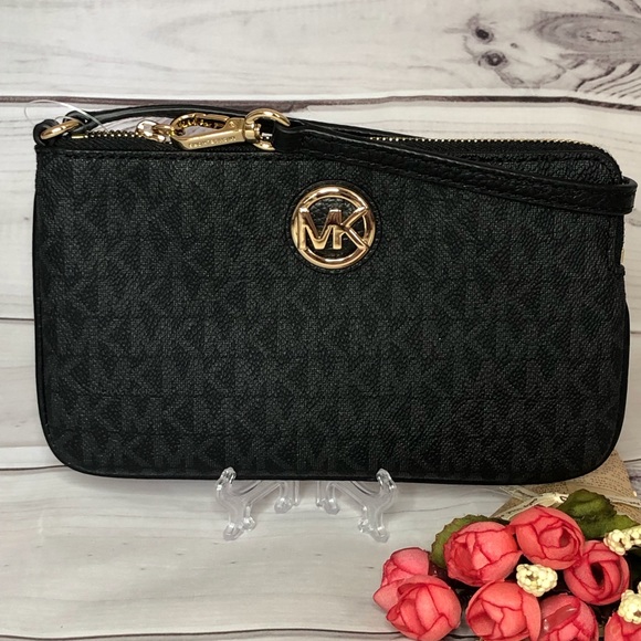 Michael Kors Handbags - Michael Kors Fulton pvc Wristlet Wallet Jetset
